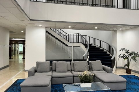 Condominio en alquiler en North Miami, Florida, 2 dormitorios, 83.61 m2 № 2247887 - foto 19