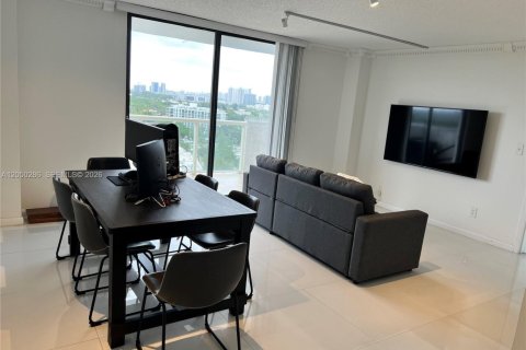 Condominio en alquiler en North Miami, Florida, 2 dormitorios, 83.61 m2 № 2247887 - foto 2