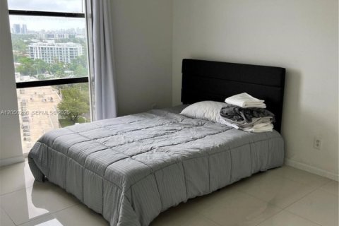 Condominio en alquiler en North Miami, Florida, 2 dormitorios, 83.61 m2 № 2247887 - foto 5