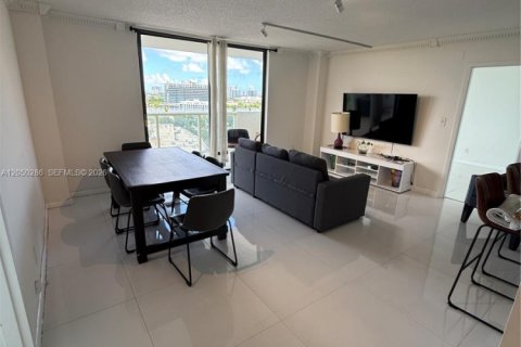 Condominio en alquiler en North Miami, Florida, 2 dormitorios, 83.61 m2 № 2247887 - foto 9
