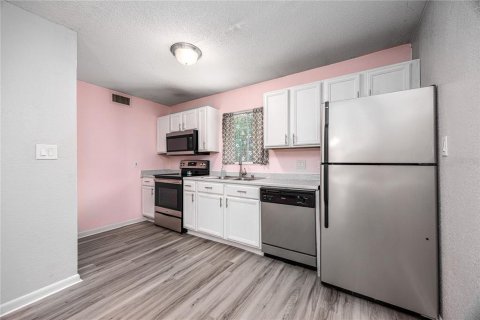Condo in Gainesville, Florida, 2 bedrooms  № 1684606 - photo 8