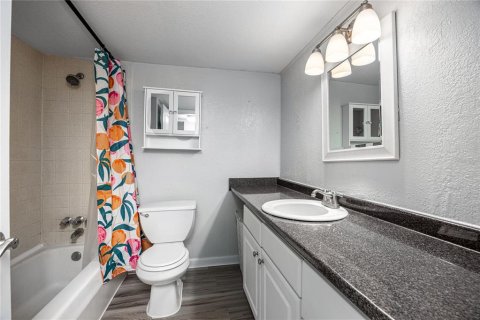 Condo in Gainesville, Florida, 2 bedrooms  № 1684606 - photo 11