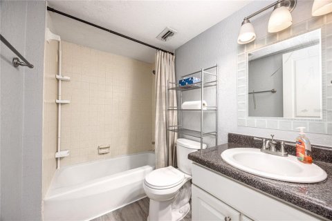 Condo in Gainesville, Florida, 2 bedrooms  № 1684606 - photo 14