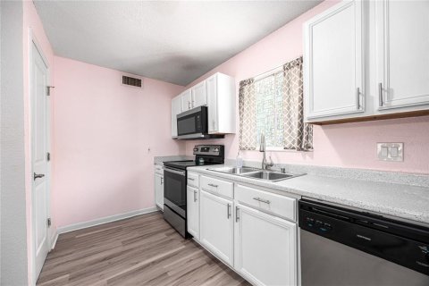 Condo in Gainesville, Florida, 2 bedrooms  № 1684606 - photo 9