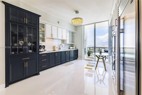 Copropriété à louer à Sunny Isles Beach, Floride: 3 chambres, 177.35 m2 № 2081379 - photo 2