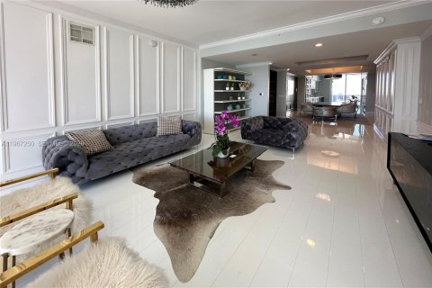 Copropriété à louer à Sunny Isles Beach, Floride: 3 chambres, 177.35 m2 № 2081379 - photo 4
