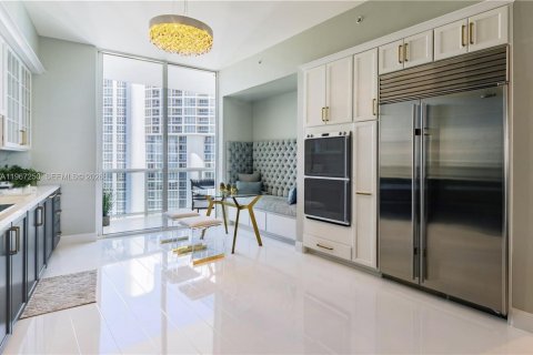 Copropriété à louer à Sunny Isles Beach, Floride: 3 chambres, 177.35 m2 № 2081379 - photo 12