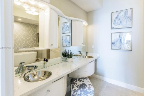 Copropriété à louer à Sunny Isles Beach, Floride: 3 chambres, 177.35 m2 № 2081379 - photo 14