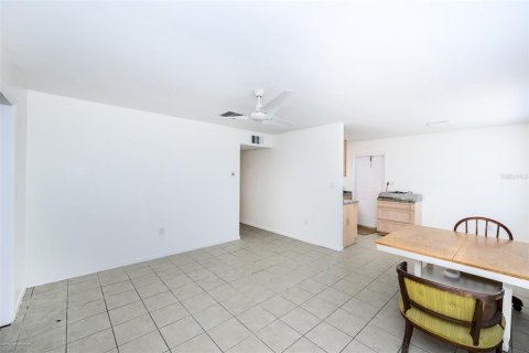 Villa ou maison à louer à Port Charlotte, Floride: 2 chambres, 111.85 m2 № 2220530 - photo 6