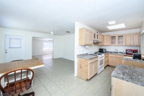 Villa ou maison à louer à Port Charlotte, Floride: 2 chambres, 111.85 m2 № 2220530 - photo 9