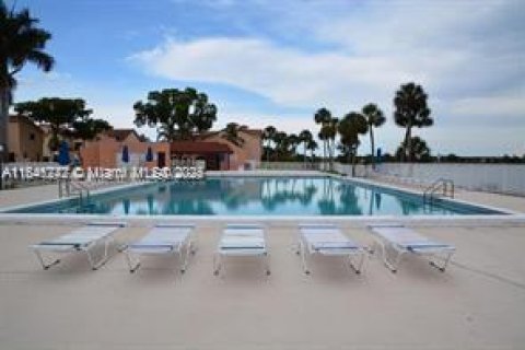 Copropriété à vendre à Miami, Floride: 2 chambres, 148.27 m2 № 1960830 - photo 2