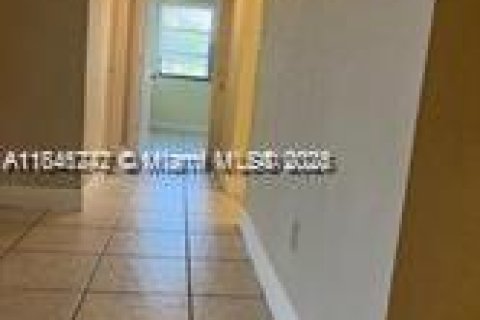 Copropriété à vendre à Miami, Floride: 2 chambres, 148.27 m2 № 1960830 - photo 13