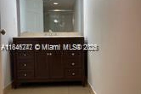 Copropriété à vendre à Miami, Floride: 2 chambres, 148.27 m2 № 1960830 - photo 17