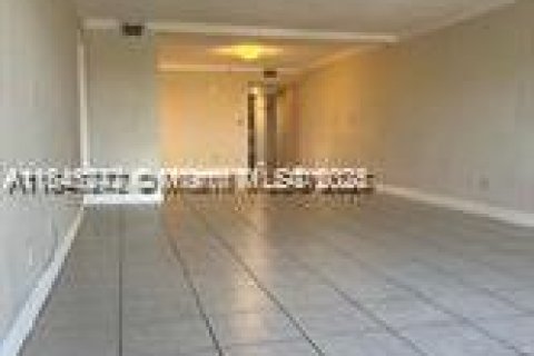 Copropriété à vendre à Miami, Floride: 2 chambres, 148.27 m2 № 1960830 - photo 14