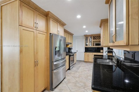 House in Miami, Florida 3 bedrooms, 153.85 sq.m. № 1967965 - photo 15