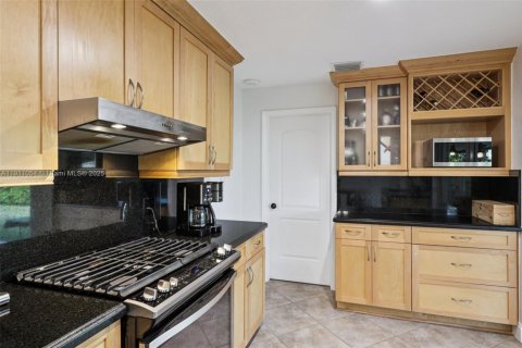 House in Miami, Florida 3 bedrooms, 153.85 sq.m. № 1967965 - photo 17