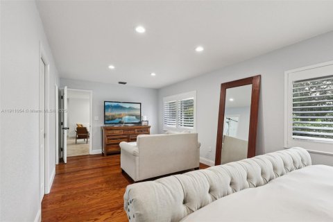 House in Miami, Florida 3 bedrooms, 153.85 sq.m. № 1967965 - photo 24