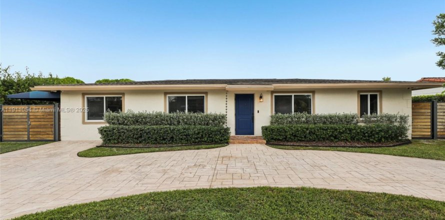 House in Miami, Florida 3 bedrooms, 153.85 sq.m. № 1967965
