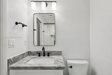 House in Miami, Florida 3 bedrooms, 153.85 sq.m. № 1967965 - photo 28