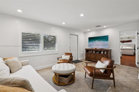 House in Miami, Florida 3 bedrooms, 153.85 sq.m. № 1967965 - photo 7