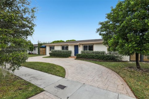 House in Miami, Florida 3 bedrooms, 153.85 sq.m. № 1967965 - photo 2