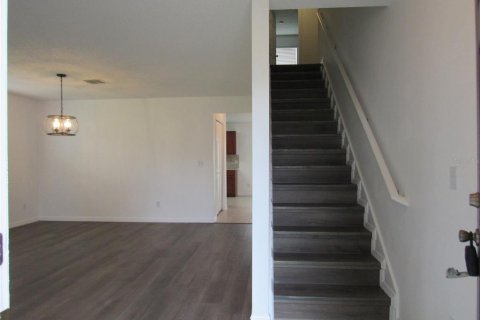 Villa ou maison à louer à Sanford, Floride: 4 chambres, 230.03 m2 № 1829061 - photo 2