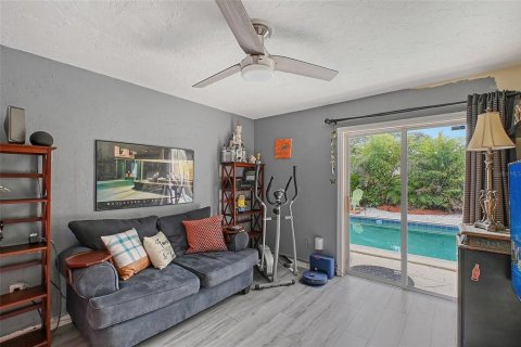 House in Sarasota, Florida 4 bedrooms, 133.59 sq.m. № 1516249 - photo 2