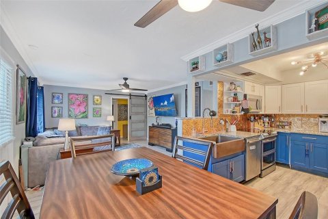House in Sarasota, Florida 4 bedrooms, 133.59 sq.m. № 1516249 - photo 24