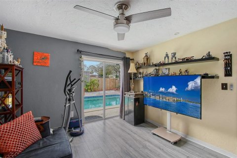 House in Sarasota, Florida 4 bedrooms, 133.59 sq.m. № 1516249 - photo 3