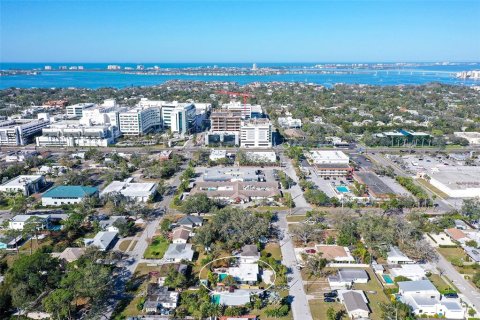 House in Sarasota, Florida 4 bedrooms, 133.59 sq.m. № 1516249 - photo 8
