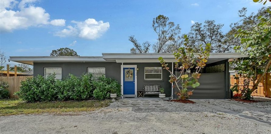 House in Sarasota, Florida 4 bedrooms, 133.59 sq.m. № 1516249