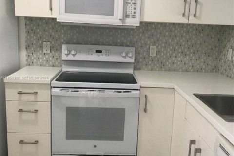 Copropriété à louer à Miami, Floride: 3 chambres, 93.74 m2 № 2007284 - photo 5