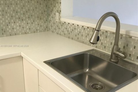 Copropriété à louer à Miami, Floride: 3 chambres, 93.74 m2 № 2007284 - photo 6