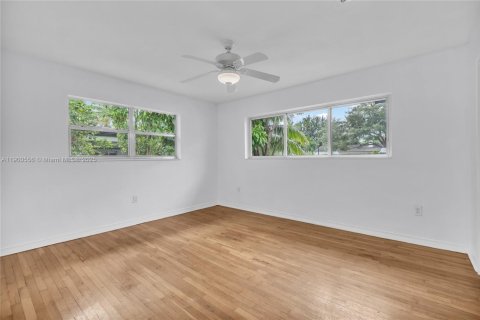 Casa en venta en Miami Shores, Florida, 4 dormitorios, 245.45 m2 № 1966093 - foto 17