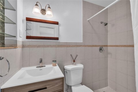 Casa en venta en Miami Shores, Florida, 4 dormitorios, 245.45 m2 № 1966093 - foto 18