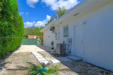 Casa en venta en Miami Shores, Florida, 4 dormitorios, 245.45 m2 № 1966093 - foto 28