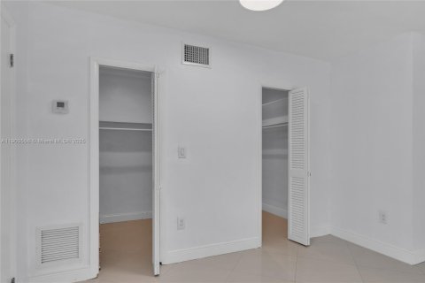 Casa en venta en Miami Shores, Florida, 4 dormitorios, 245.45 m2 № 1966093 - foto 22