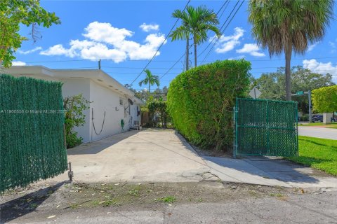 Casa en venta en Miami Shores, Florida, 4 dormitorios, 245.45 m2 № 1966093 - foto 29