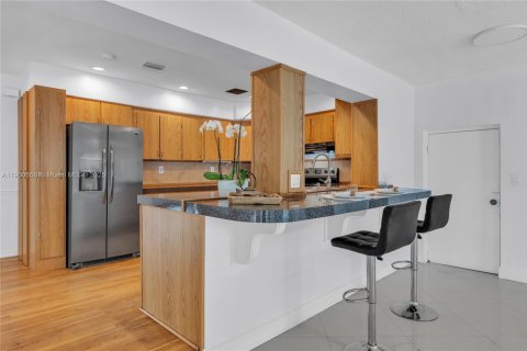 Casa en venta en Miami Shores, Florida, 4 dormitorios, 245.45 m2 № 1966093 - foto 10