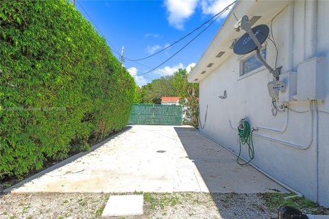 Casa en venta en Miami Shores, Florida, 4 dormitorios, 245.45 m2 № 1966093 - foto 27