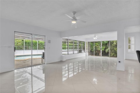 Casa en venta en Miami Shores, Florida, 4 dormitorios, 245.45 m2 № 1966093 - foto 6