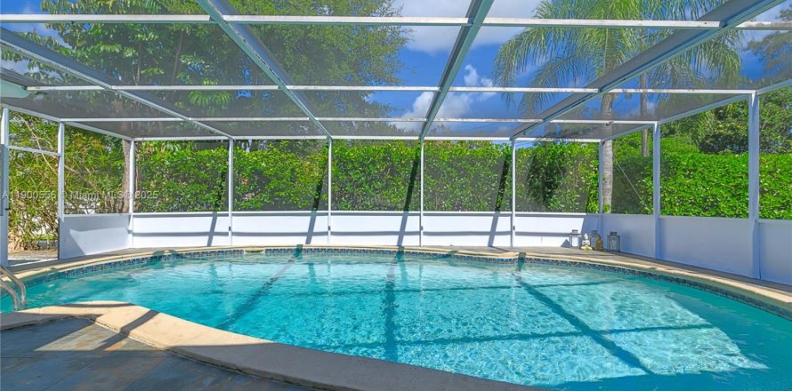 Casa en Miami Shores, Florida 4 dormitorios, 245.45 m2 № 1966093