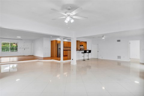 Casa en venta en Miami Shores, Florida, 4 dormitorios, 245.45 m2 № 1966093 - foto 5