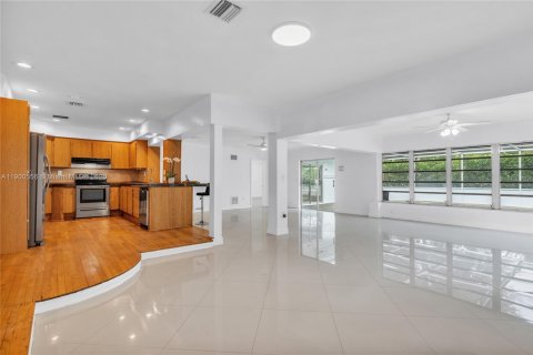 Casa en venta en Miami Shores, Florida, 4 dormitorios, 245.45 m2 № 1966093 - foto 9