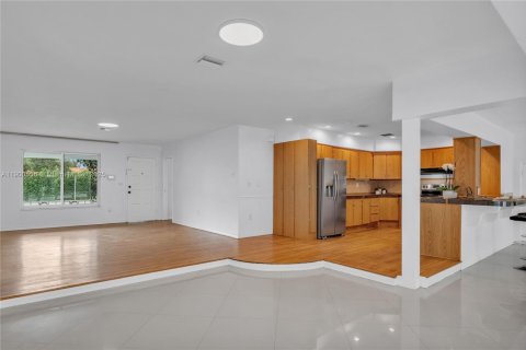 Casa en venta en Miami Shores, Florida, 4 dormitorios, 245.45 m2 № 1966093 - foto 12