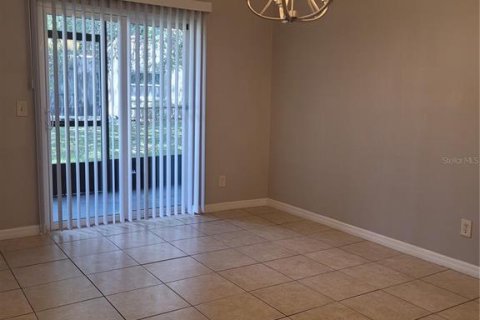 Condo in Orlando, Florida, 2 bedrooms № 2213352 - photo 2