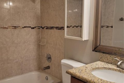 Condo in Orlando, Florida, 2 bedrooms № 2213352 - photo 11