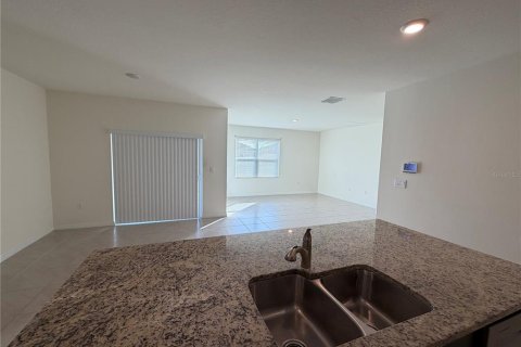 Casa en alquiler en Haines City, Florida, 4 dormitorios, 173.45 m2 № 2099174 - foto 3