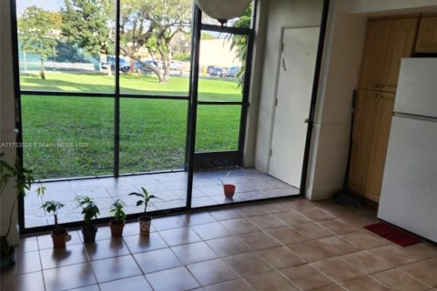 Condo in Miami, Florida, 4 bedrooms  № 1861212 - photo 29