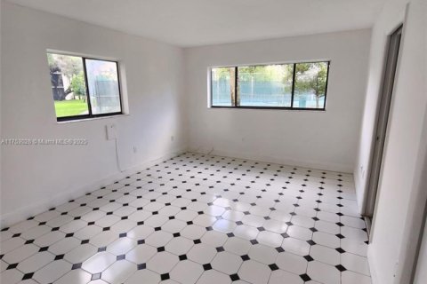 Condo in Miami, Florida, 4 bedrooms  № 1861212 - photo 18